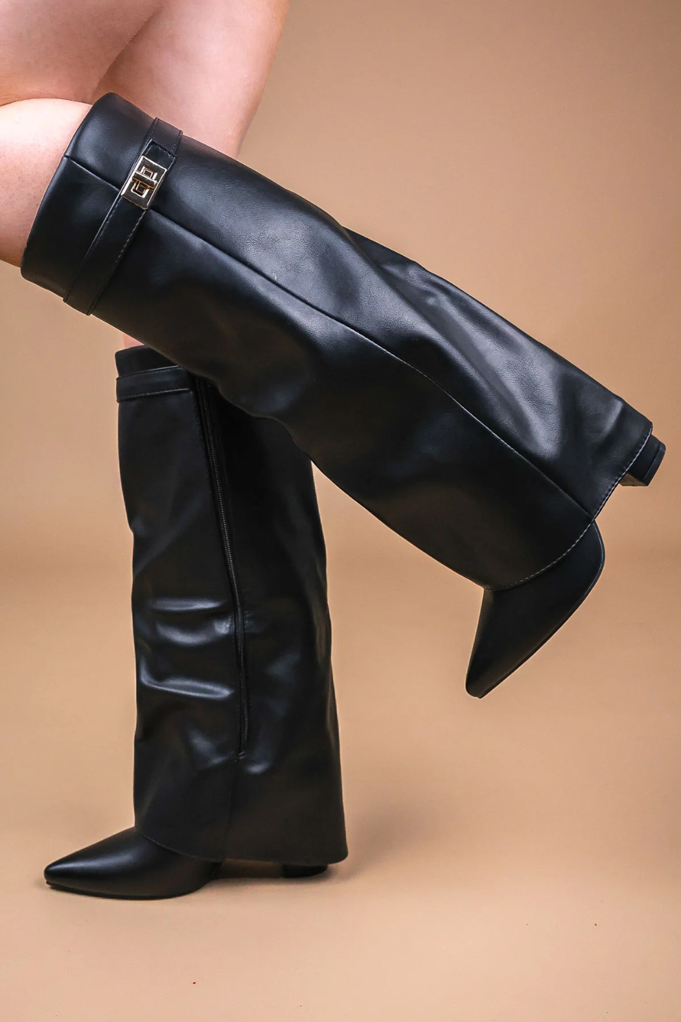 BLOOMORA® Suede Shark Boots